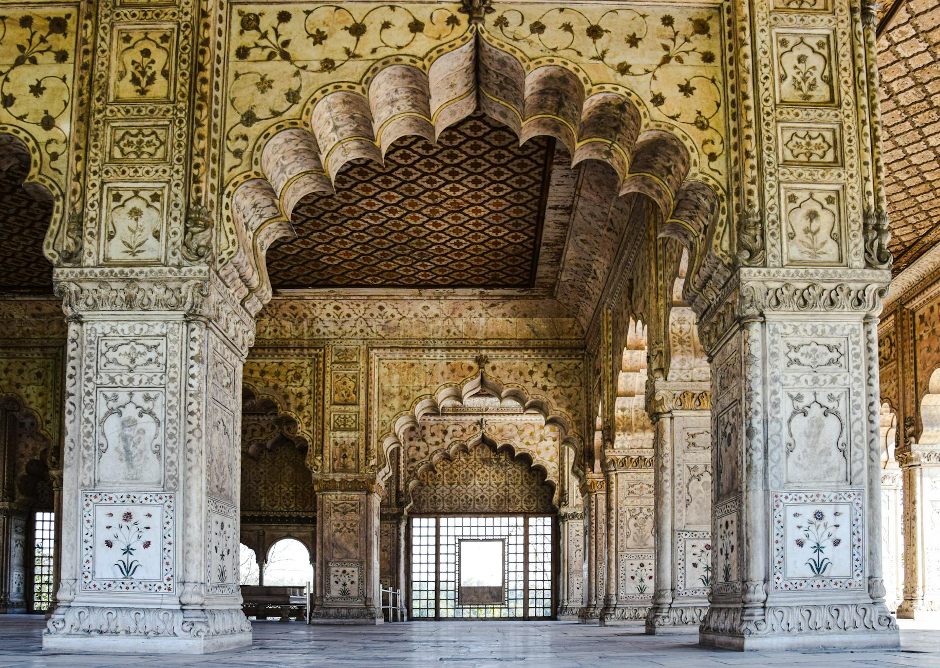 columns at agra fort