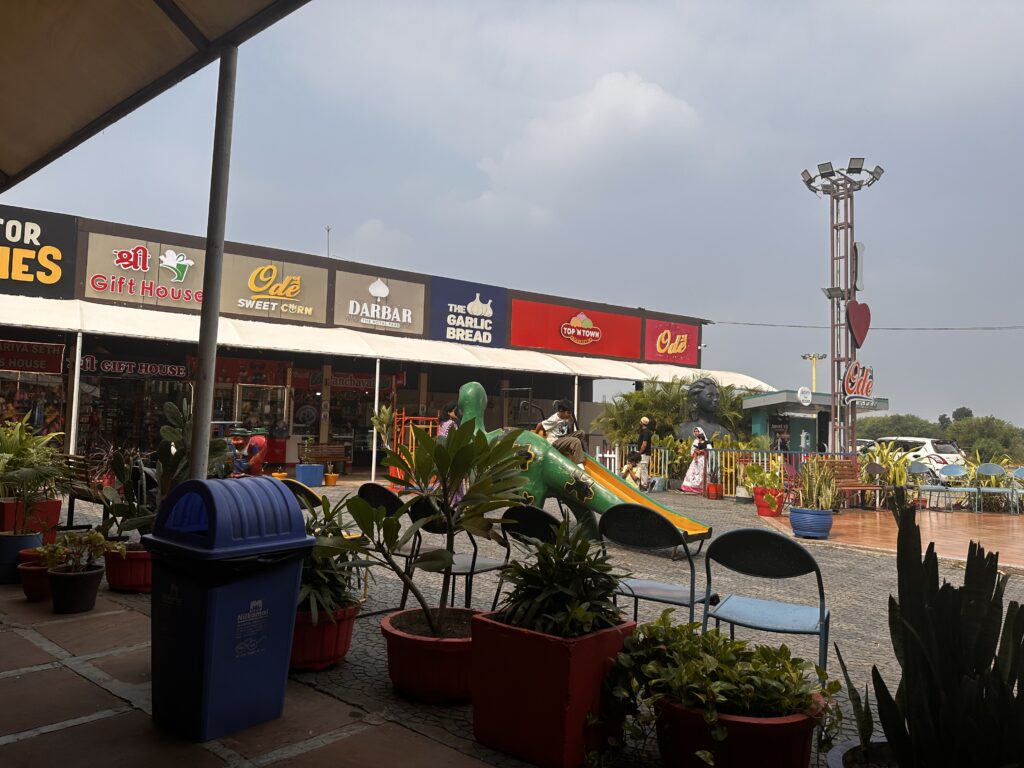 Ode Treat and Restaurants on the way to Mahabaleshwar temple